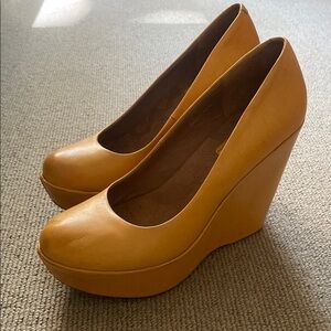 Kork by Kork Ease Women's Yellow/Umber Wedge Heels s 8.5